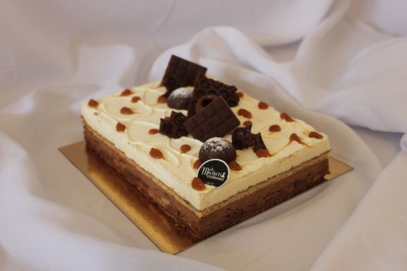 entremet vanille, chocolat et caramel au beurre salé, biscuit nougatine